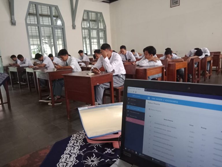 SMK Negeri 3 Yogyakarta Adakan PAS Berbasis TEROID